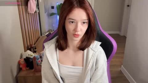 Snapshot of minicleo chatting on 22, 10, 2025 Cleo online show from 22, 10, 2025