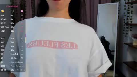 Snapshot of mioflare chatting on 24, 9, 2025 Mio online show from 24, 9, 2025