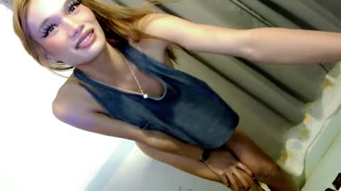 Snapshot of miraclegirl23 chatting on 14, 12, 2024 Zoey online show from 14, 12, 2024