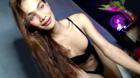 Snapshot of miraclegirl23 chatting on 27, 11, 2025 Zoey online show from 27, 11, 2025