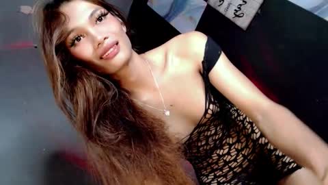 Snapshot of miraclegirl23 chatting on 18, 12, 2025 Zoey online show from 18, 12, 2025