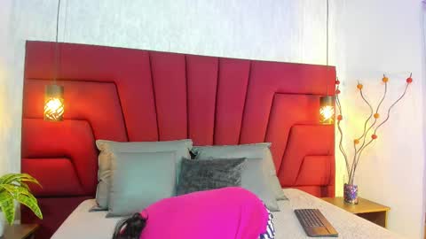 Snapshot of miranda_laurent chatting on 13, 10, 2025 miranda online show from 13, 10, 2025