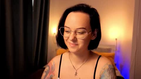 MiraSkyy online show from 3, 10, 2025