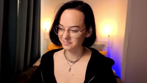 MiraSkyy online show from 6, 10, 2025