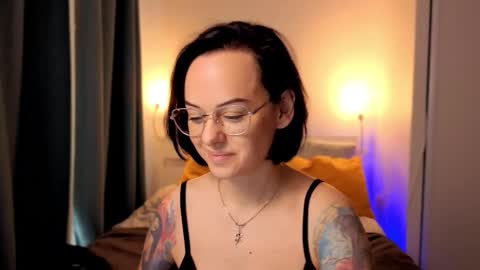 MiraSkyy online show from 7, 10, 2025