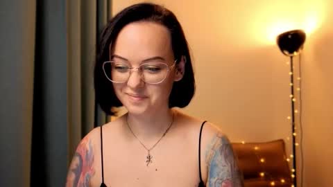 MiraSkyy online show from 4, 11, 2025