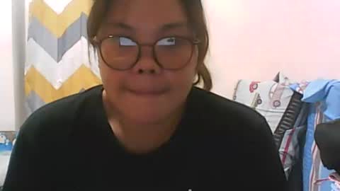 Snapshot of mireille_27 chatting on 18, 9, 2025 mireille_27 online show from 18, 9, 2025