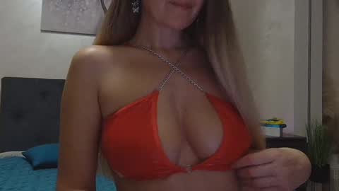 Snapshot of miriam04 chatting on 3, 12, 2024 miriam04 online show from 3, 12, 2024