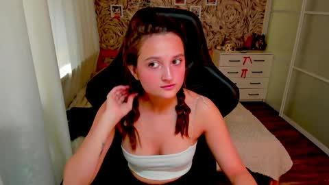 Snapshot of mishel_a_mur chatting on 25, 5, 2026 mishel_a_mur online show from 25, 5, 2026