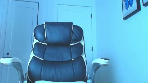 Snapshot of mishellhadid chatting on 16, 1, 2026 instagram mishell hadid online show from 16, 1, 2026