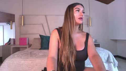 miss__ary_ online show from 24, 4, 2026