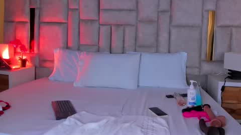 Miss Abigail  online show from 21, 11, 2025