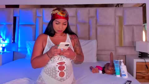 Miss Abigail  online show from 24, 11, 2025