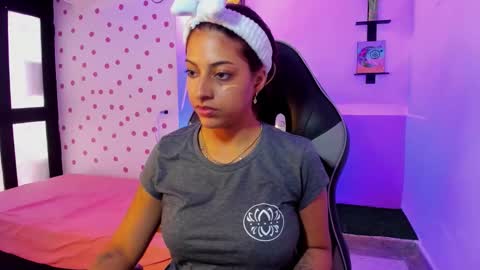 Akemi 3 online show from 10, 9, 2025