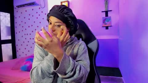 Akemi 3 online show from 18, 9, 2025