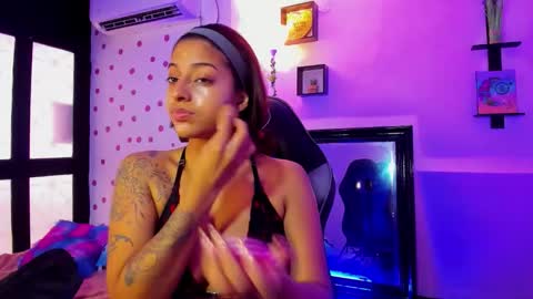 Akemi 3 online show from 19, 10, 2025