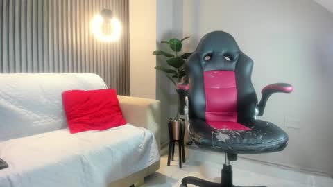 miss_charlott12 online show from 27, 9, 2025