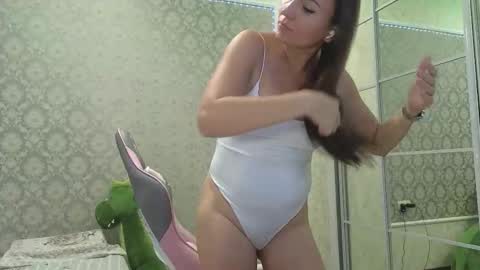 miss_divora online show from 18, 9, 2025