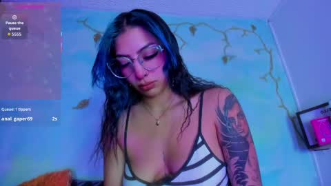 miss_evans_ online show from 22, 4, 2026