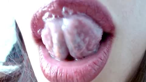 Miss Evoleth online show from 5, 3, 2025