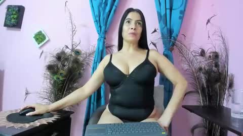 Monica Patricia online show from 19, 10, 2025