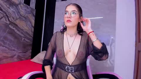 Snapshot of miss_kim2 chatting on 7, 10, 2025 Miss Kim online show from 7, 10, 2025