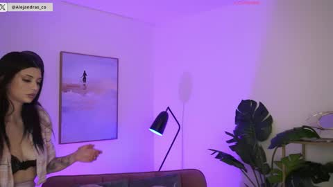 Snapshot of miss_meii chatting on 14, 11, 2025 Alejandra online show from 14, 11, 2025