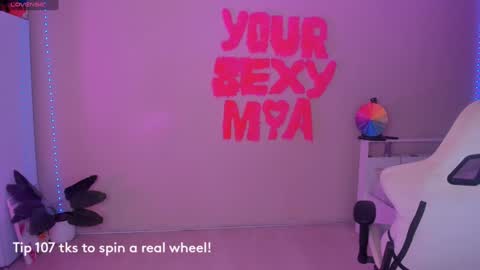 Snapshot of miss_mia_meow chatting on 23, 12, 2024 Mamma Mia online show from 23, 12, 2024