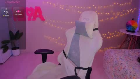 Snapshot of miss_mia_meow chatting on 17, 2, 2025 Mamma Mia online show from 17, 2, 2025