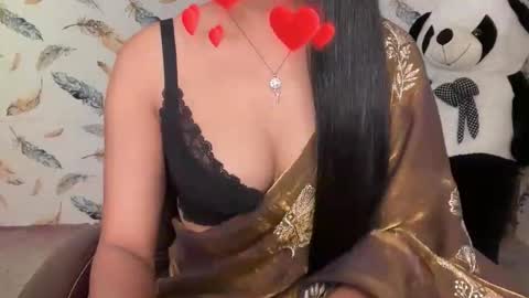 Snapshot of miss_queen99 chatting on 21, 11, 2025 miss_queen99 online show from 21, 11, 2025