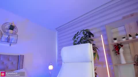 Amy Olivera online show from 5, 3, 2025