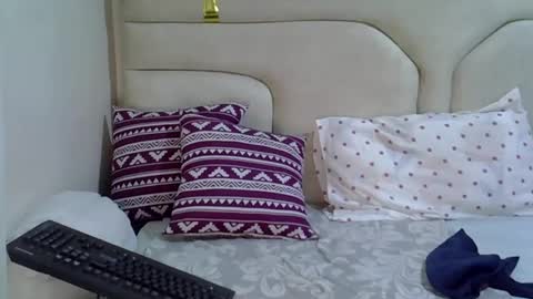 Snapshot of miss_squirty2 chatting on 27, 11, 2025 jasmine online show from 27, 11, 2025