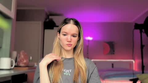 Snapshot of miss_sweetdream chatting on 26, 12, 2024 Emily online show from 26, 12, 2024