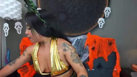 Snapshot of miss_vaiolette chatting on 31, 10, 2025 Vaiolette online show from 31, 10, 2025