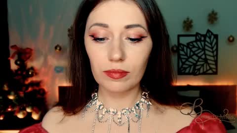 The divine Beverly online show from 25, 12, 2024