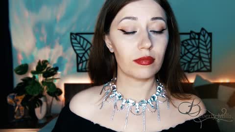 The divine Beverly online show from 11, 1, 2025