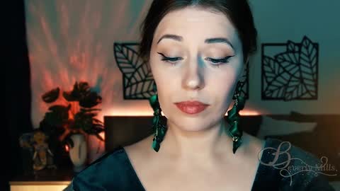 The divine Beverly online show from 24, 1, 2025