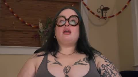 Snapshot of missbika chatting on 6, 3, 2025 Miss Bika online show from 6, 3, 2025