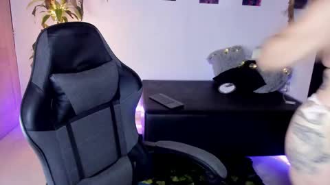 Snapshot of misscharlottte_18 chatting on 20, 12, 2024 Missy Charlottte.  Hey remember to give me a thumbs up ty online show from 20, 12, 2024