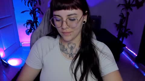 Snapshot of misscharlottte_18 chatting on 27, 2, 2025 Missy Charlottte.  Hey remember to give me a thumbs up ty online show from 27, 2, 2025