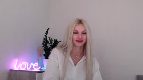 Snapshot of missemma1111 chatting on 1, 12, 2024 EMMA online show from 1, 12, 2024