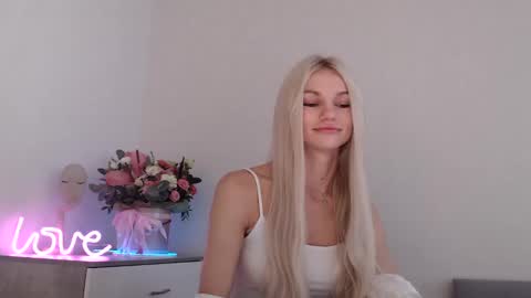 Snapshot of missemma1111 chatting on 3, 12, 2024 EMMA online show from 3, 12, 2024