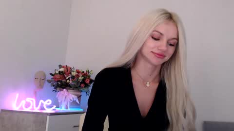 Snapshot of missemma1111 chatting on 5, 12, 2024 EMMA online show from 5, 12, 2024