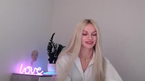 Snapshot of missemma1111 chatting on 7, 12, 2024 EMMA online show from 7, 12, 2024