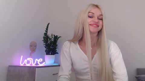 Snapshot of missemma1111 chatting on 28, 12, 2024 EMMA online show from 28, 12, 2024