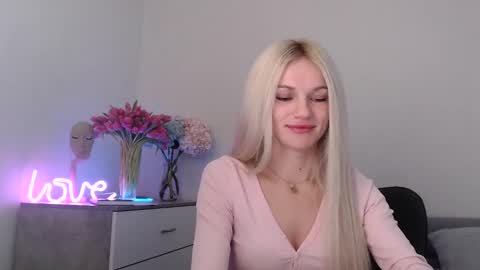 Snapshot of missemma1111 chatting on 24, 1, 2025 EMMA online show from 24, 1, 2025