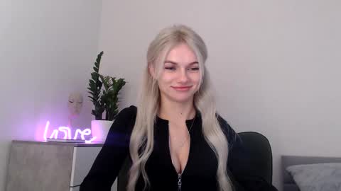 Snapshot of missemma1111 chatting on 1, 2, 2025 EMMA online show from 1, 2, 2025