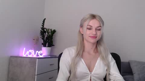 Snapshot of missemma1111 chatting on 3, 2, 2025 EMMA online show from 3, 2, 2025