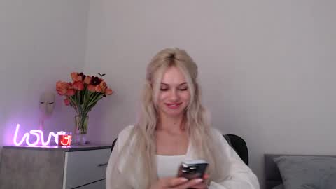 Snapshot of missemma1111 chatting on 16, 2, 2025 EMMA online show from 16, 2, 2025