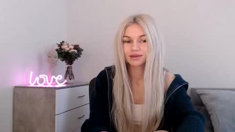 Snapshot of missemma1111 chatting on 8, 3, 2025 EMMA online show from 8, 3, 2025